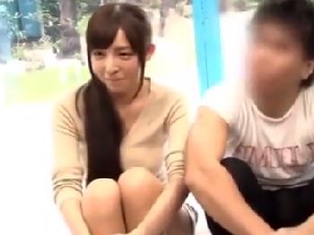 綺麗な顔立ちの素人娘がマジックミラー号で冷酷非道なマッサージ師に膣内でスペルマを発射される一部始終