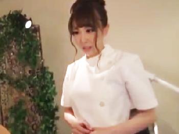 Jカップの巨乳お姉さんの顔に精子をかけまくる!!ぶるんぶるん揺れる乳房が最高!!