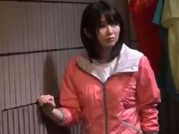 謎のエロ企画に乗せられてしまった童顔美少女→ペニスを奉仕抜き披露