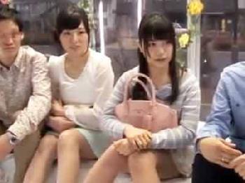 マジックミラー号に迷い込んだ素人女子大生カップル→スワッピングSEXで恋人の目の前で陶酔エクスタシー