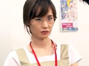 息子の同級生達に脅されて性奴隷に!!孕ませ射精便器に成り下がった巨乳人妻