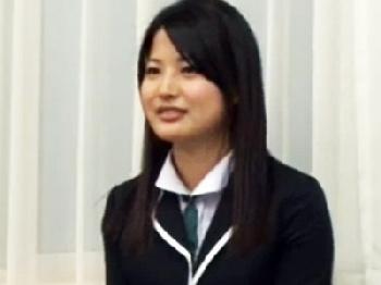 清楚系の尻軽美少女女子校生が赴任してきたばかりの男性教師に色仕掛けしてコンドーム非装着の膣内射精交尾