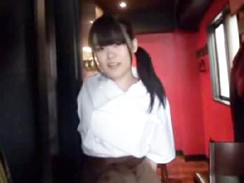 飲食店の看板女子大生娘を取材と言いながら性行為