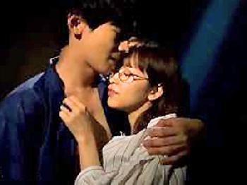 年上編集長と年下彼氏の情熱的な性行為