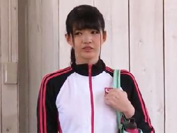 とても綺麗な女性バレーボール部員が間違いを犯してコーチに挿入されディープな顔面射精される