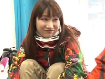 彼氏一筋の純朴美少女がマッサージ師のペニスの良さについ中出し許可W