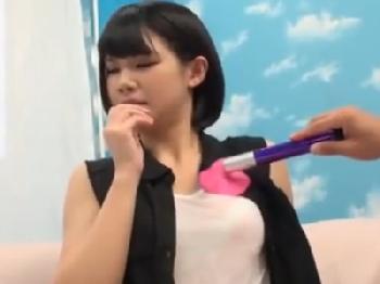 絶頂耐えのはずが潮吹き放題→でも報酬もらえて笑顔の素人娘