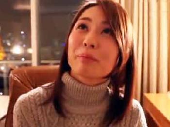 経験豊富な人妻が女の体を知らない男を優しく筆おろし!!