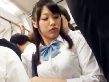 満員電車に乗った服女子校生が痴漢の餌食になり身動き取れない状態で犯され続ける!!