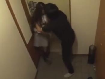 帰宅途中の女性会社員が絵に描いたようなキモヲタに性的暴行膣内射精されて号泣!!