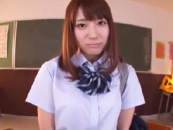 フェラ上達の為にクラスの男子で練習するフェラチオ学級委員長