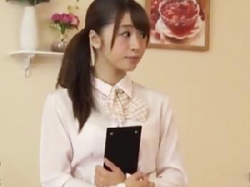 冷酷非道な客に店内で否応なしに肉棒をねじ込まれるも性的感度が凄く良好に反応する美女店員