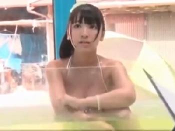 混浴のノリで初対面ペニスとコンドーム非装着の膣内射精交尾した巨乳素人娘