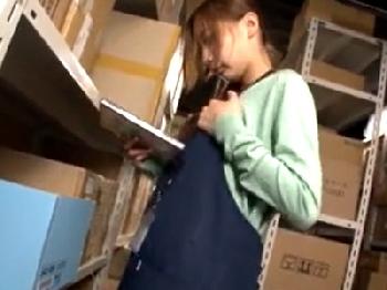 媚薬盛られた倉庫事務さんの体が火照る!!中出しはないと言ってたのに女性器の最奥種付け!!