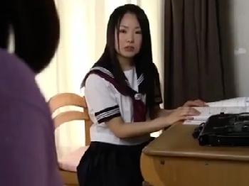 義理の父親にオナニーを目撃され自分から股開く色情狂女子校生