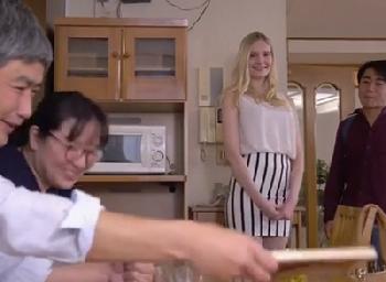 知り合いのパツキン美女が急な来日でわが家へ→人妻になった美女をステイ中に寝取る!!