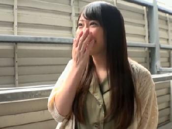 黒髪ロングの純粋女子大生をその場で寝取ってコンドーム非装着の膣内射精交尾