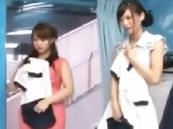 草食系男子を虐めてゴム射させる痴女二人組