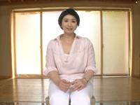 ムチッとした肉感的な女体の熟女人妻が若い男のペニスでオメコ内でスペルマ発射され欲求解消