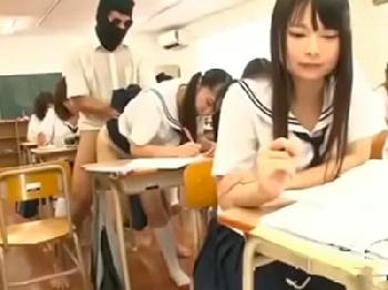 授業中にパンパンパンパンうるさいのに気にしない乱交学校