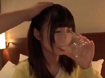 ケツ穴までまだピンク!!汚れていない膣孔に卑猥な台詞を言わせて個人撮影