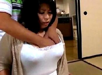 いつも綺麗で優しい嫁母…服から溢れ出る爆乳に惹かれてお互いに止められなくなる近親性交へ