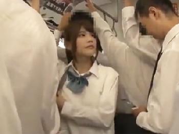 制服姿の美少女女子校生が痴漢男に襲われて無慈悲な膣内射精展開