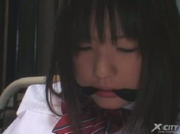 童顔の魅力的な女子校生を監禁して中出し調教!!