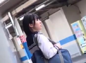 痴漢魔に目を付けられたリアル女子校生→電車内で恐怖のあまり声も出せずに無慈悲な強姦