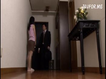 倦怠期だったのにタートルネック着た妻が刺激的で再び性的欲望取り戻し激しいSEX