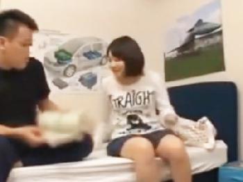 童貞筆おろしの筈がやり慣れた性技で責められて中出し許したキュート素人さん