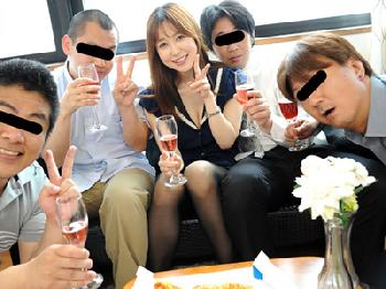 同窓会で忘れられない元彼と浮気する人妻