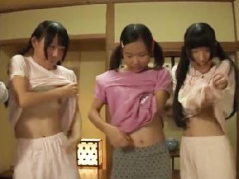 ワイセツな事に魅力を感じている童顔娘達が一斉にペニスを襲う!!