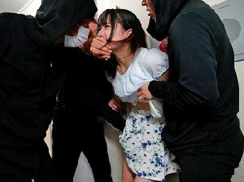 アイドルの家を特定し押し入り性的暴行するストーカーファン