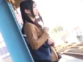 ベビーフェイス美少女が痴漢された挙句、電車から引きずり降ろされ強姦されてヤリ捨てられるという悲劇