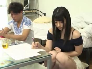 上原亜衣がチャラ男のいきり勃ったペニスにメロメロ→舌上射精