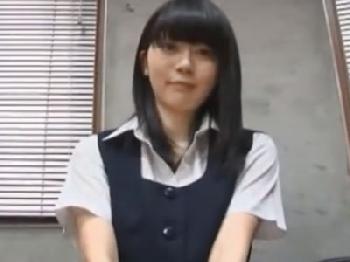 清純そうに見えてペニス大好き尻軽な素人女子校生を体操着に着替えさせてフェラチオ依頼