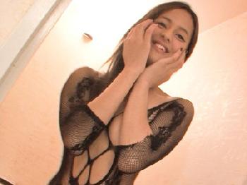 素人男性のハードピストンで悶え狂うハーフ系ルックスの美女