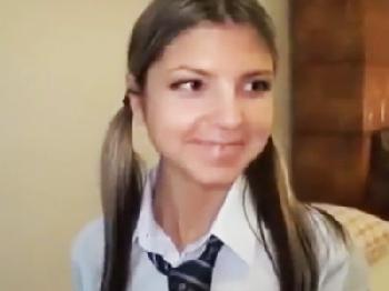 キュートな外人少女に女子校生制服を着せてケツメド種付け性交!!