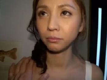 夫が出勤した直後から浮気相手連れ込んで一途にペニスをむさぼる不貞人妻