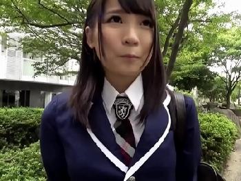 顔面偏差値全開!!ハニかむ笑顔も可愛いピュア女子校生が制服のまま涙目SEX
