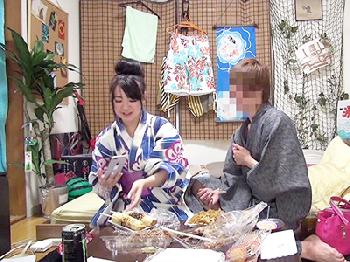 痙攣が止まらないほどイキすぎる浴衣美女を花火の帰りに連れ込んで性行為する様子を盗撮