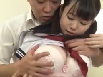 巨乳過ぎる女子校生はクラスメイトに性的凌辱されるのも仕方ありません