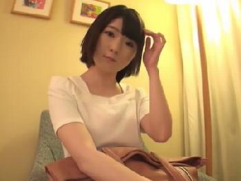 まだ幼児体系の黒髪童顔娘が自らAV出演→男優ペニスにアヘ顔昇天