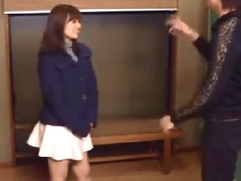 童顔な若妻と混浴温泉で浮気性交