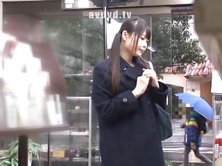 本屋で立ち読み中に性的暴行膣内射精された女子校生