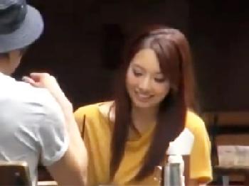 モデルさんのような巨乳美女が盗撮に気付かずヨガる