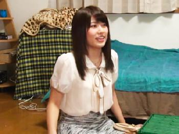 魅力的な女子大生を盗撮カメラの仕込んである自宅に招いて凄い体位で性交