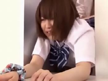エレベーターに挟まった女子校生を後ろから好き放題ブッ込み倒し