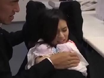 会社で素っ裸になることに快感を覚える女性会社員が性獣上司に調教され…